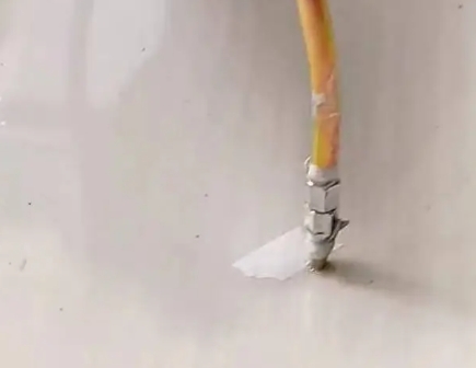 格尔木瓷砖空鼓维修公司专业解答在瓷砖铺贴过程中，如果使用的砂料过粗（如全部使用了粗砂），可能会导致以下问题